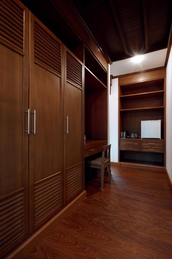 ชินัวเซอรี คอลเลคชั่น รีสอร์ต แอนด์ สปา Hotel Nai Harn ภายนอก รูปภาพ